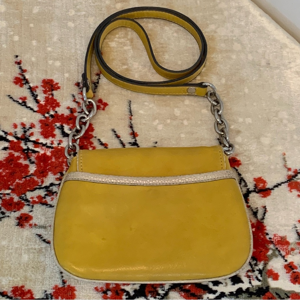 Kathy Van Zeeland Y2K Yellow Crossbody - Picture 4 of 13